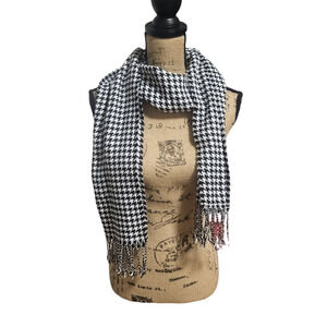 NW/OT Cashmere Feel black and white houndstooth scarf with fringe, one size
